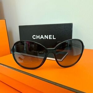 Chanel Round Sunglasses with Chain Details Black 100% Authentic